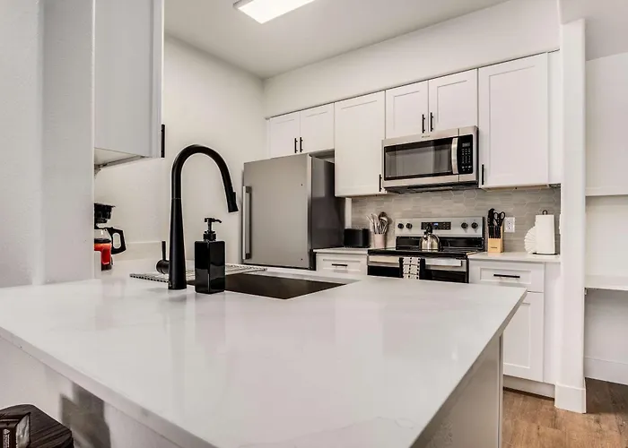 Apartment Boulevard Quiet Modern 1br Pickleball Pool Parking Gym 02 *